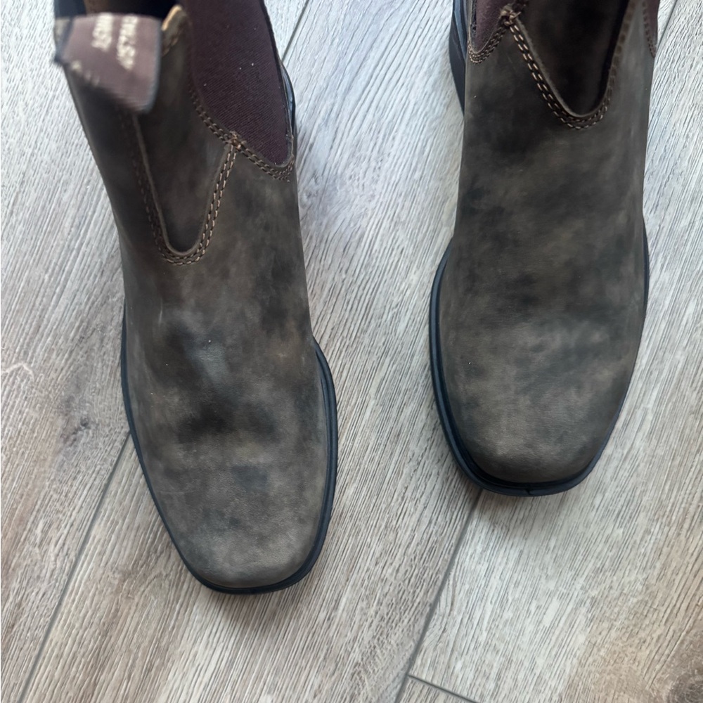 Brand new blundstone rustic brown chelsea boots - Picture 2 of 5